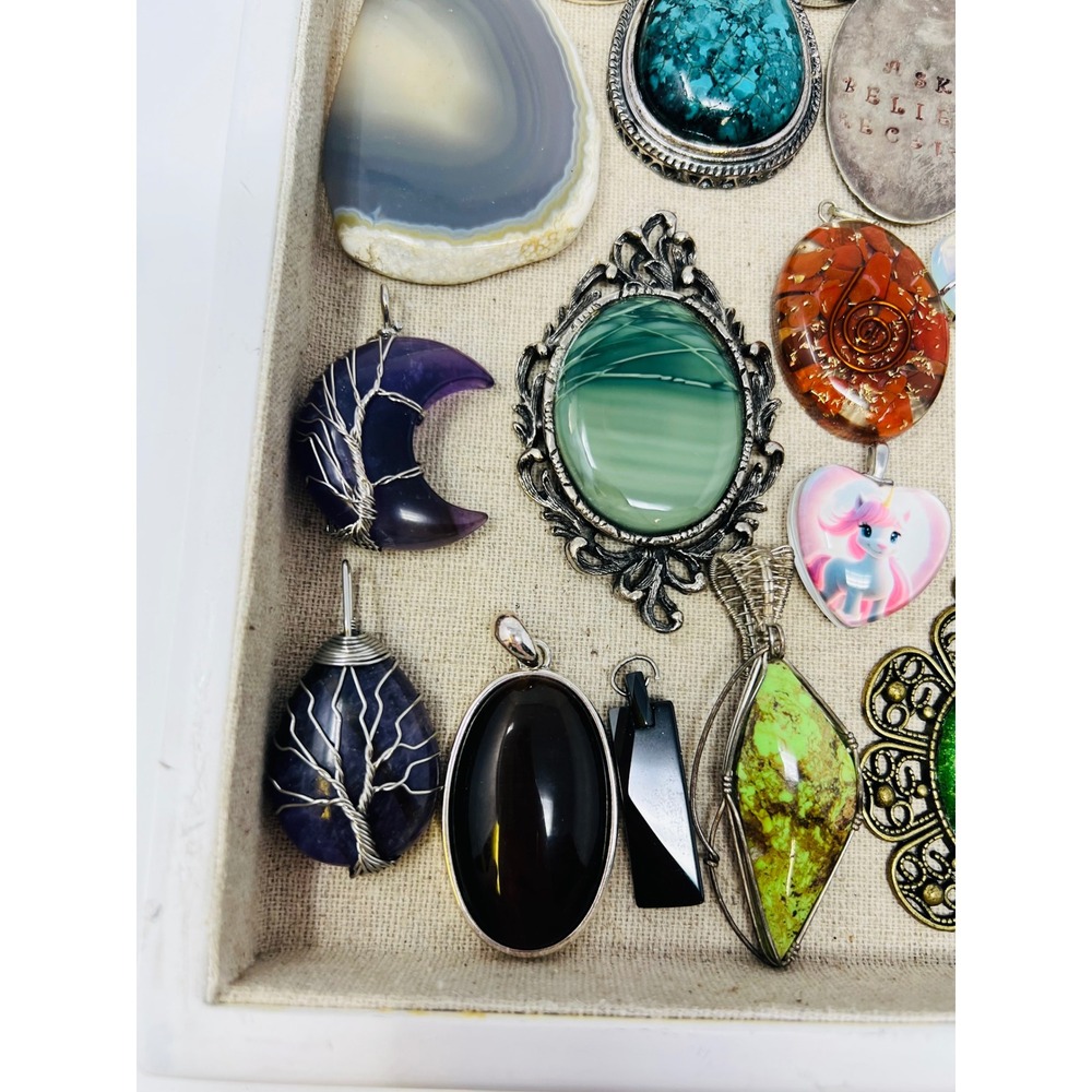 Vintage & Modern Gold & Silver Tone Assorted Necklace Pendant & Charm Lot of 80 - Picture 12 of 16